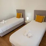 Seaing House Ii *